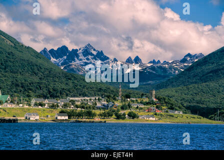 Vista panoramica della città costiera sull Isola Navarino nel sud del Cile Foto Stock