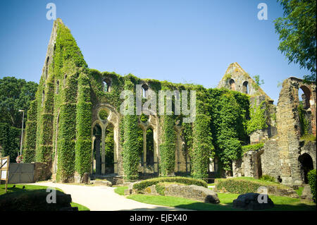 L'Abbazia di Villers La Ville, Belgio, Europa, la chiesa rovina nella giornata di sole Foto Stock