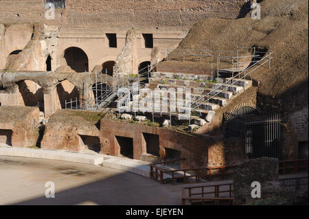 Immagine di posti a sedere presso il Colosseo. Colosseo(Colosseo) è il più grande anfiteatro al mondo. Foto Stock