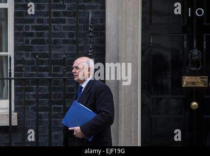 Iain Duncan Smith,il Segretario di Stato per il lavoro e le pensioni,a Downing street Foto Stock