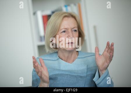 Berlino, Germania. 25 Mar, 2015. Il tedesco il Ministro dell'istruzione Johanna Wanka (CDU) pone durante un dpa intervista a Berlino, Germania, 25 marzo 2015. Foto: Joerg Carstensen/dpa/Alamy Live News Foto Stock