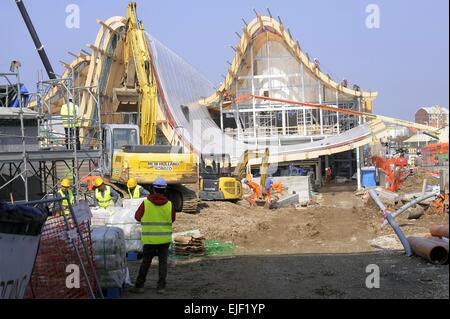 Milano (Italia), sito in costruzione per l'esposizione mondiale EXPO 2015, il Padiglione Cinese Foto Stock