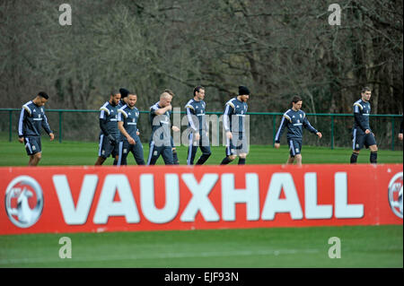 Cardiff, Galles, UK. 25 Mar, 2015. Il Galles squadra di gioco del calcio di formazione presso il Vale Hotel e Resort a Cardiff oggi davanti a questo fine settimana la partita contro Israele. Credito: Phil Rees/Alamy Live News Foto Stock