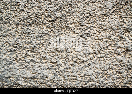 Un semplice ma forte muro di mattoni con macchiettature e urti di texture Foto Stock