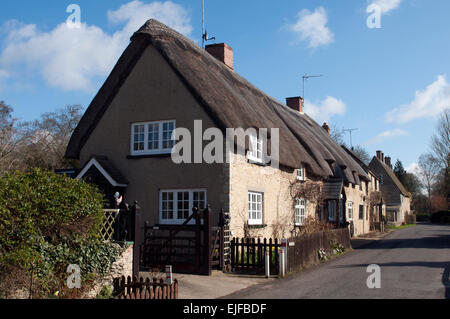 Cottages in Weston-su-il-Green Village, Oxfordshire, England, Regno Unito Foto Stock