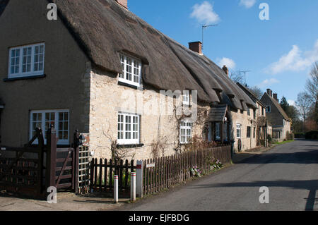 Cottages in Weston-su-il-Green Village, Oxfordshire, England, Regno Unito Foto Stock