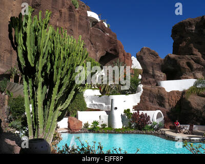 LagOmar casa lago e motivi costruito nella collina a Nazaret Lanzarote isole Canarie Spagna Foto Stock