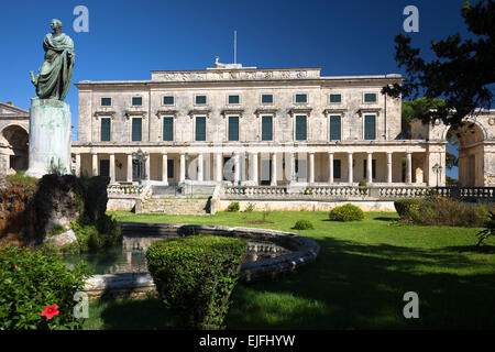 Palazzo di San Michele e San Giorgio, il Museo di Arte Asiatica, statua Sir Frederick Adam, Alto Commissario britannico, Corfu, Corfù a Foto Stock