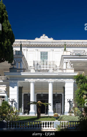 Facciata del palazzo Achilleion, Museo Achilleio, in Corfu, Grecia Foto Stock