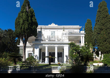 Facciata del palazzo Achilleion, Museo Achilleio, in Corfu, Grecia Foto Stock