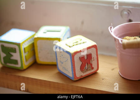 Bambini i blocchi con lettere Foto Stock