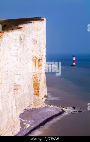 Beachy Head and Beachy Head Lighthouse vicino a Eastbourne, Sussex, Regno Unito Foto Stock