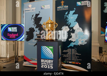 Londra, Regno Unito. Il 26 marzo 2015. Inghilterra 2015 Official Fan Zone e località Webb Ellis Cup UK e Irlanda Tour annuncio. Credito: Elsie Kibue/Alamy Live News Foto Stock