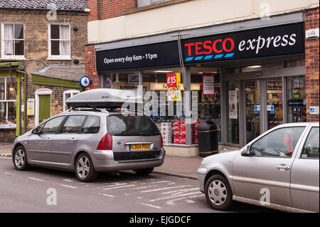 La Tesco Express shop store in Southwold , Suffolk , Inghilterra , Inghilterra , Regno Unito Foto Stock