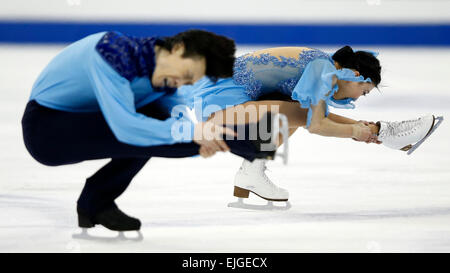 Shanghai Oriental Sports Centre di Shanghai. 26 Mar, 2015. Pang Qing (R) e Tong Jian della Cina competere durante le coppie pattinaggio gratuito nel segmento ISU World Figure Skating Championships 2015 in corona allo stadio al coperto, Oriental Sports Center in Cina a Shanghai il 26 marzo 2015. Pang Qing e Tong Jian ha preso la medaglia di bronzo con 212.77 punti in totale. Credito: Wang Lili/Xinhua/Alamy Live News Foto Stock