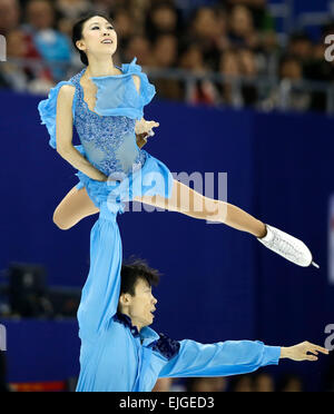 Shanghai Oriental Sports Centre di Shanghai. 26 Mar, 2015. Pang Qing (Top) e Tong Jian della Cina competere durante le coppie pattinaggio gratuito nel segmento ISU World Figure Skating Championships 2015 in corona allo stadio al coperto, Oriental Sports Center in Cina a Shanghai il 26 marzo 2015. Pang Qing e Tong Jian ha preso la medaglia di bronzo con 212.77 punti in totale. Credito: Wang Lili/Xinhua/Alamy Live News Foto Stock