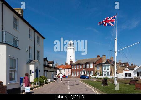 Union Jack flag battenti vicino al faro in Southwold Foto Stock