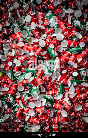 Maratona di Chicago tazze di acqua 2012 Foto Stock