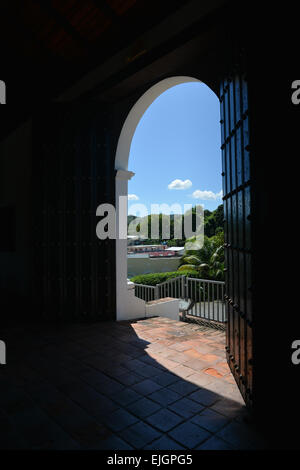 Vista dall'interno del Museo di Arte Religiosa Porta Coeli. San German, Puerto Rico. Territorio statunitense. Isola dei caraibi. Foto Stock