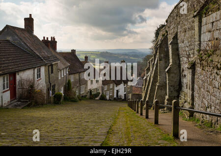 La famosa Collina d'oro in Shaftesbury Foto Stock