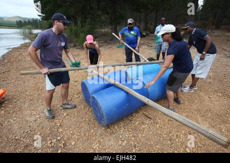 UCT GSB Teambuilding evento al Back 2 Basics avventura campeggio, Sud Africa Foto Stock