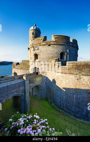 St Mawes Castel difensivo costiero Tudor fortezze (1540) costruita per il re Enrico VIII, Colchester, Inghilterra Foto Stock