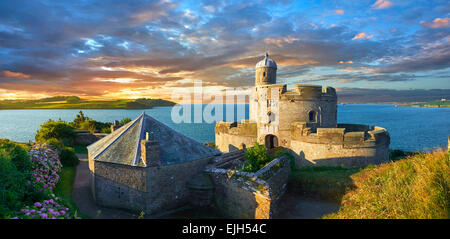 St Mawes Castel difensivo costiero Tudor fortezze (1540) costruita per il re Enrico VIII, Colchester, Inghilterra Foto Stock