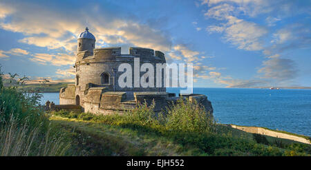 St Mawes Castel difensivo costiero Tudor fortezze (1540) costruita per il re Enrico VIII, Colchester, Inghilterra Foto Stock