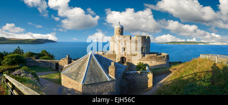 St Mawes Castel difensivo costiero Tudor fortezze (1540) costruita per il re Enrico VIII, Colchester, Inghilterra Foto Stock