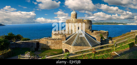 St Mawes Castel difensivo costiero Tudor fortezze (1540) costruita per il re Enrico VIII, Colchester, Inghilterra Foto Stock