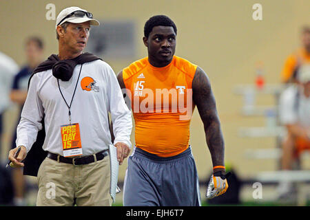 Marzo 25, 2015: Mike Hagen con il Cleveland Browns e Marlin Lane durante la NFL Pro giorno presso la University of Tennesse Mercoledì, 25 marzo 2015 a Knoxville, in Tennessee Foto Stock