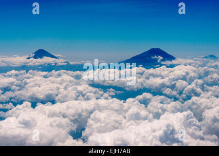 Vista aerea del vulcano sull isola di Giava, in Indonesia Foto Stock