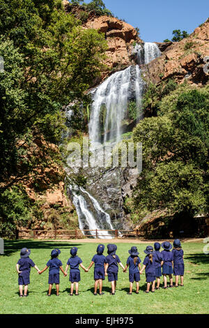 Johannesburg Sud Africa, Roodepoort, Walter Sisulu National Botanical Garden, Witwatersrand, Muldersdrif se Loop, Roodekrans, cascata, scogliera, fiume, maschio b Foto Stock