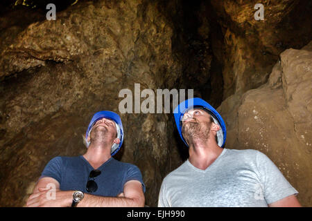 Johannesburg Sud Africa, African Muldersdrift, grotte Sterkfontein, hominin, sito hominid, antenato umano, culla dell'umanità, grotta, interno, adulti a Foto Stock