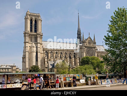 Libraio si spegne dalla Seine, Parigi, Francia Foto Stock