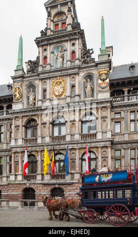 Cavallo e gite in carozza del distretto storico, Anversa, Belgio Foto Stock