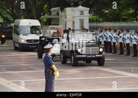 Gun Carrello corteo per ex ministro Mentor Lee Kuan Yew da Istana alla Casa del Parlamento Foto Stock