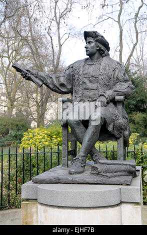 Londra, Inghilterra, Regno Unito. Statua di Cristoforo Colombo in Piazza Belgrave (1992: Tomás Bañuelos) data dal popolo spagnolo in co Foto Stock