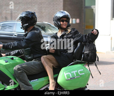 Amanda Holden al di fuori di ITV Studios con: Amanda Holden dove: Londra, Regno Unito quando: 22 Set 2014 Foto Stock