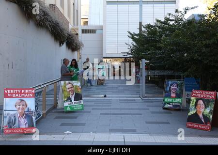 Sydney, Australia. Il 27 marzo 2015. Il Nuovo Galles del Sud le elezioni si terranno sabato 28 marzo. Pre-polling ha già iniziato per quelle ammissibili per il voto anticipato. Nella foto è un stand per sondaggi su Broadway, Ultimo. Credito: Richard Milnes/Alamy Live News Foto Stock