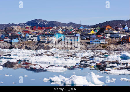 ILLULISAT, QAASUITSUP / Groenlandia - 17 giugno: vista dal mare di Illulisat, Groenlandia, il 27 giugno, 2013 Foto Stock