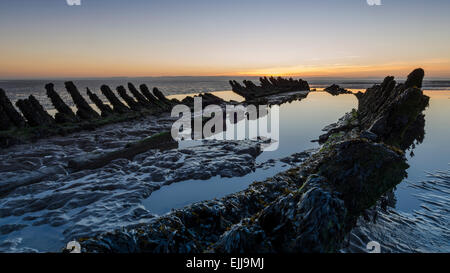 Naufragio della SS Nornen al tramonto su Berrow Sands vicino a Burnham on sea, North Somerset, Inghilterra, Regno Unito Foto Stock