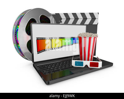 Bobina di film, clapperboard e un computer portatile sul quale il popcorn e occhiali 3D Foto Stock