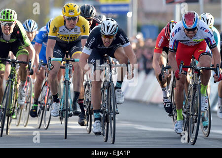 Nelle Fiandre, in Belgio. 27 Mar, 2015. UCI tour in bicicletta. E3 Harelbeke. Trentin Matteo Credito: Azione Sport Plus/Alamy Live News Foto Stock