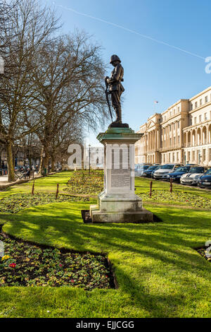 L'Ufficio Municipale di giardini in Cheltenham sono sul lungomare e dietro la quale è sede degli uffici comunali del Consiglio comunale Foto Stock