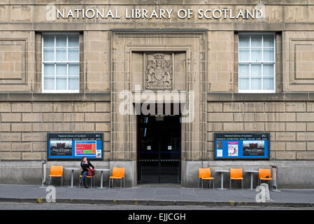 L'ingresso alla Biblioteca Nazionale di Scozia su George IV Bridge a Edimburgo, Scozia. Foto Stock