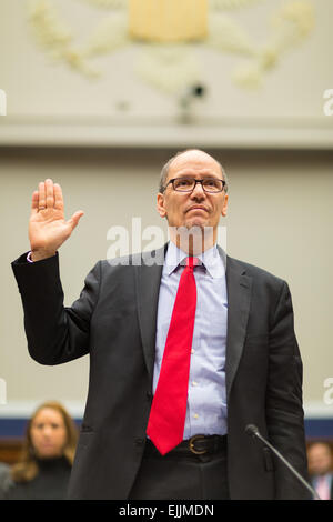 Noi segretario di lavoro Thomas Perez è giurato in prima testimonianza prima casa istruzione e forza lavoro audizione del Comitato per discutere il FY16 Bilancio sulla Capitol Hill Marzo 18, 2015 a Washington, DC. Foto Stock