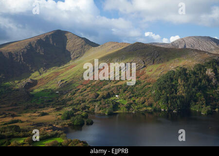 Glanmore Lake e Glanmore Valley, penisola di Beara, nella contea di Kerry, Irlanda. Foto Stock