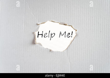 Un foro nella carta e posto per testo concettuale Help me Foto Stock