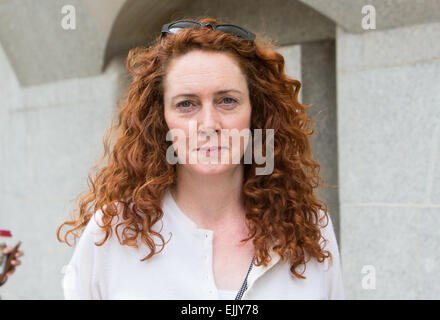 Rebecca Brooks,ex redattore delle notizie del mondo,arriva presso la Old Bailey per il telefono prova di hacking Foto Stock